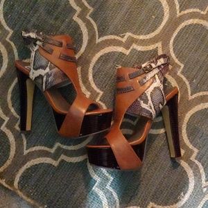 Multicolored platform heel